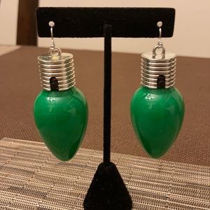 ⚜️Light Up Green Light Bulb Earrings! NWT!